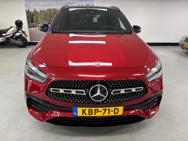 Mercedes-Benz GLA-KLASSE 250 e AMG Line Panorama Keyless Go Camera Led Sfeerverlichting