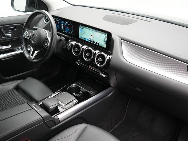 Mercedes-Benz GLA-KLASSE 250 e Luxury Line PHEV 218pk Dealer O.H | SOH 96.6% | Trekhaak Af Fabriek | Sportstoelen Memory & Verwarmd | Cruise Control | Camera | Blis | Keyless | Carplay | DAB | Navigatie | Virtual | 18"L.M | Plug In Hybrid