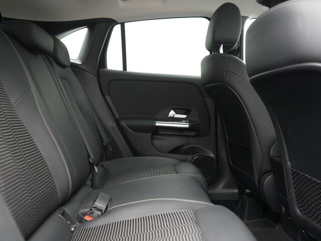 Mercedes-Benz GLA-KLASSE 250 e Luxury Line PHEV 218pk Dealer O.H | SOH 96.6% | Trekhaak Af Fabriek | Sportstoelen Memory & Verwarmd | Cruise Control | Camera | Blis | Keyless | Carplay | DAB | Navigatie | Virtual | 18"L.M | Plug In Hybrid