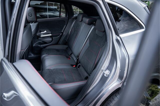 Mercedes-Benz GLA-KLASSE 250 e Star Edition AMG Line ** Panodak ** Keyless ** Camera ** Carplay EV rijbereik tot 70km