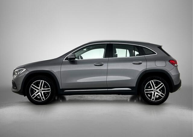 Mercedes-Benz GLA-KLASSE 180 | Trekhaak | Stoelverwarming | Apple Carplay | Elektrische Kofferklep | Inclusief 24 maanden MB Certified garantie voor Europa.