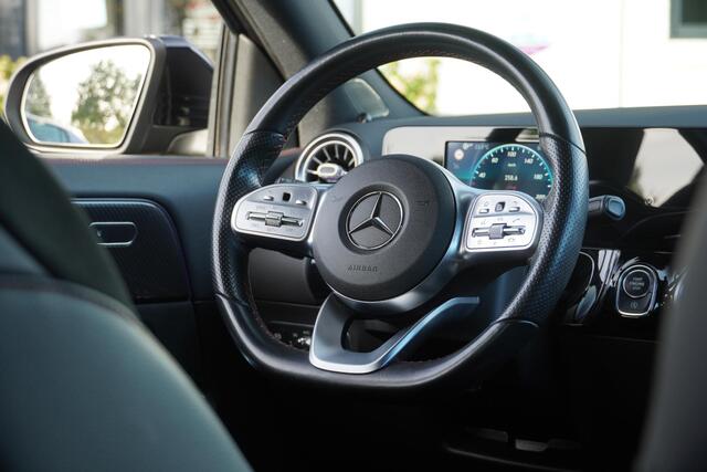 Mercedes-Benz GLA-KLASSE 200 AMG Night pakket Camera Trekhaak