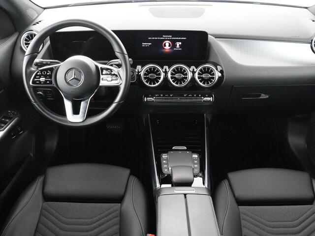 Mercedes-Benz GLA-KLASSE 250 e Luxury Line | SOH 92,9% | Half leder | Memory | Stoelverwarming | Adaptive cruise | Sfeerverlichting | Carplay | Camera | Park assist | Elektrische achterklep | Keyless