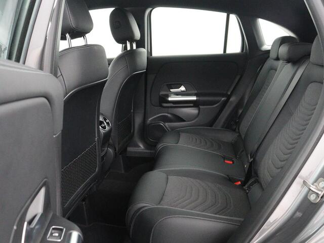 Mercedes-Benz GLA-KLASSE 250 e Luxury Line | SOH 92,9% | Half leder | Memory | Stoelverwarming | Adaptive cruise | Sfeerverlichting | Carplay | Camera | Park assist | Elektrische achterklep | Keyless