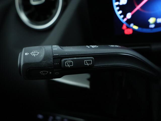 Mercedes-Benz GLA-KLASSE 180 Style Plus | EASY PACK achterklep | Parkeerpakket met achteruitrijcamera | Stoelverwarming | Spiegelpakket Inclusief 24 maanden Mercedes-Benz Certified garantie voor Europa.