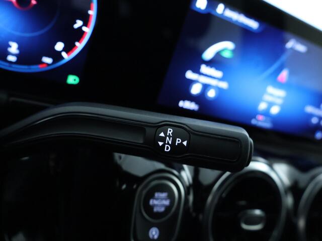 Mercedes-Benz GLA-KLASSE 180 Style Plus | EASY PACK achterklep | Parkeerpakket met achteruitrijcamera | Stoelverwarming | Spiegelpakket Inclusief 24 maanden Mercedes-Benz Certified garantie voor Europa.