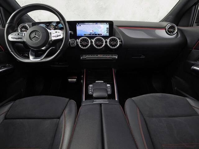 Mercedes-Benz GLA-KLASSE 200 AMG Sport 163Pk Automaat (PANORAMADAK, GROOT NAVI, SFEERVERLICHTING, CAMERA, SPORTSTOELEN, STOELVERWARMING, GETINT GLAS, NIEUWSTAAT)