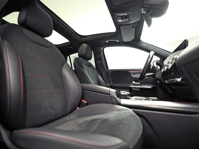 Mercedes-Benz GLA-KLASSE 200 AMG Sport 163Pk Automaat (PANORAMADAK, GROOT NAVI, SFEERVERLICHTING, CAMERA, SPORTSTOELEN, STOELVERWARMING, GETINT GLAS, NIEUWSTAAT)