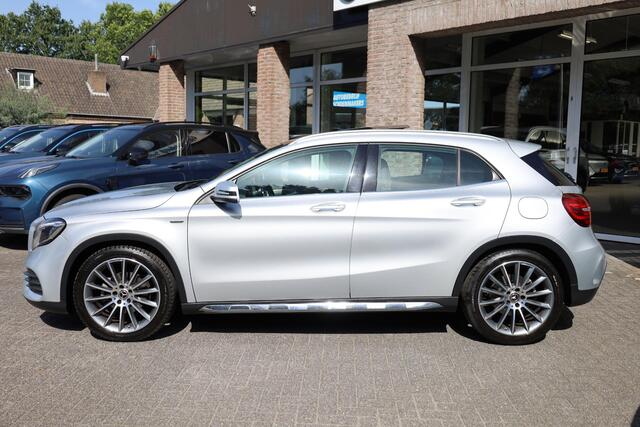 Mercedes-Benz GLA-KLASSE 180 AMG Night Upgrade PANO TREKHAAK-AFN LEER STOELVERW. CAMERA CRUISE SPORTSTOEL STUURFLIPPERS 2XPDC 19''AMG VELGEN