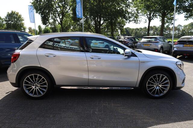 Mercedes-Benz GLA-KLASSE 180 AMG Night Upgrade PANO TREKHAAK-AFN LEER STOELVERW. CAMERA CRUISE SPORTSTOEL STUURFLIPPERS 2XPDC 19''AMG VELGEN