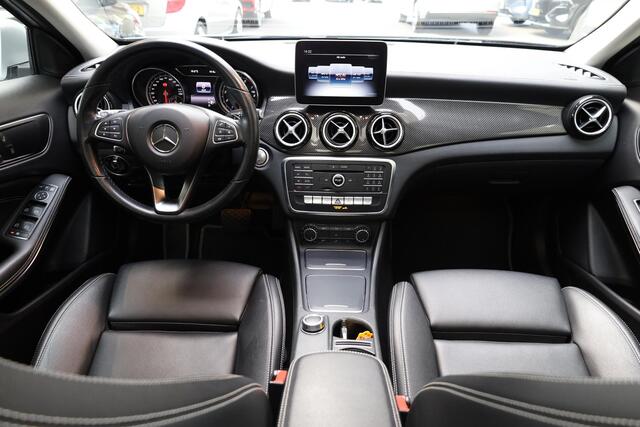 Mercedes-Benz GLA-KLASSE 180 AMG Night Upgrade PANO TREKHAAK-AFN LEER STOELVERW. CAMERA CRUISE SPORTSTOEL STUURFLIPPERS 2XPDC 19''AMG VELGEN