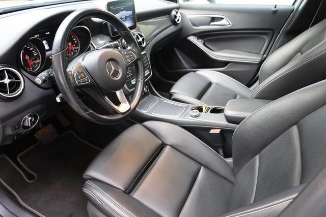 Mercedes-Benz GLA-KLASSE 180 AMG Night Upgrade PANO TREKHAAK-AFN LEER STOELVERW. CAMERA CRUISE SPORTSTOEL STUURFLIPPERS 2XPDC 19''AMG VELGEN