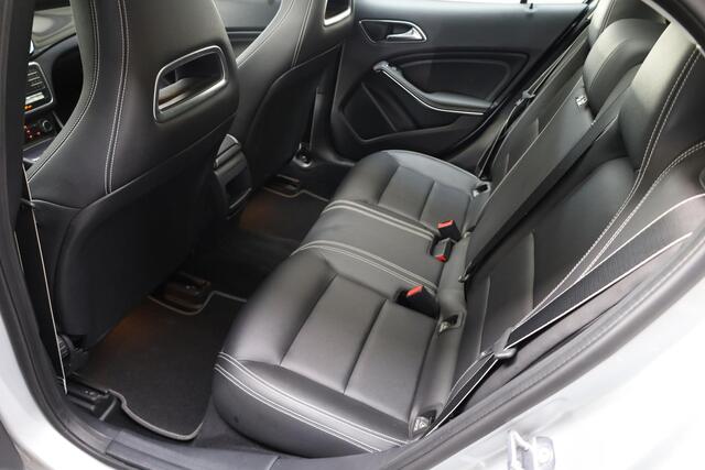 Mercedes-Benz GLA-KLASSE 180 AMG Night Upgrade PANO TREKHAAK-AFN LEER STOELVERW. CAMERA CRUISE SPORTSTOEL STUURFLIPPERS 2XPDC 19''AMG VELGEN