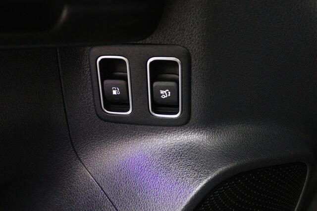 Mercedes-Benz GLA-KLASSE 250 e Progressive (SFEERVERLICHTING, STOELVERWARMING, NAVIGATIE, PARKEERSENSOREN)