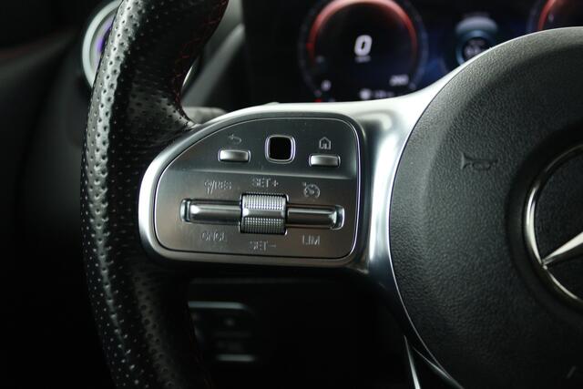 Mercedes-Benz GLA-KLASSE 250 e Progressive (SFEERVERLICHTING, STOELVERWARMING, NAVIGATIE, PARKEERSENSOREN)