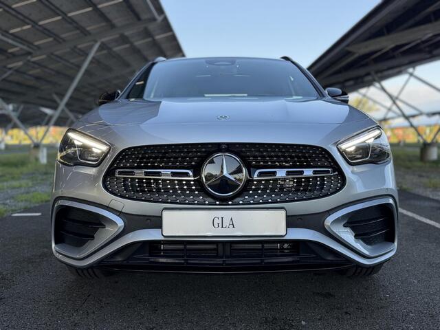 Mercedes-Benz GLA-KLASSE 250e 140 Years Edition | AMG line | Night | Panoramadak | Trekhaak | Sfeerverlichting | Stoelverwarming | Multibeam LED |