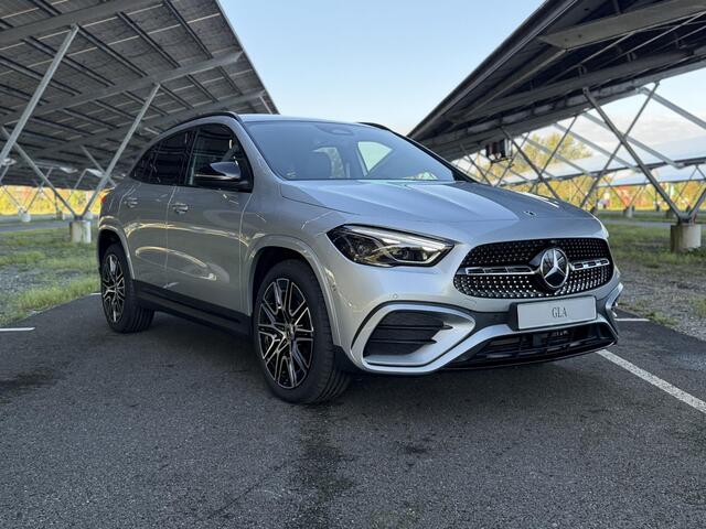 Mercedes-Benz GLA-KLASSE 250e 140 Years Edition | AMG line | Night | Panoramadak | Trekhaak | Sfeerverlichting | Stoelverwarming | Multibeam LED |