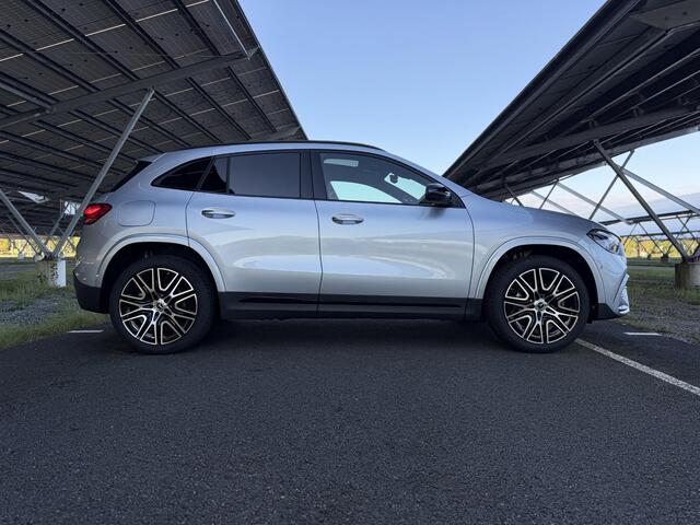 Mercedes-Benz GLA-KLASSE 250e 140 Years Edition | AMG line | Night | Panoramadak | Trekhaak | Sfeerverlichting | Stoelverwarming | Multibeam LED |