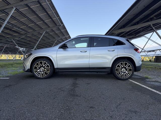 Mercedes-Benz GLA-KLASSE 250e 140 Years Edition | AMG line | Night | Panoramadak | Trekhaak | Sfeerverlichting | Stoelverwarming | Multibeam LED |