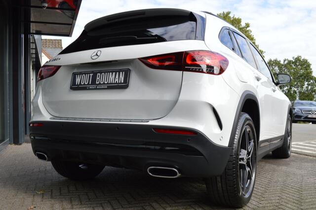 Mercedes-Benz GLA-KLASSE 250 e AMG Multibeam Panorama Memory Distronic Head-Up Camera Pdc