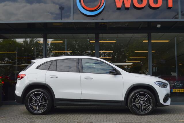 Mercedes-Benz GLA-KLASSE 250 e AMG Multibeam Panorama Memory Distronic Head-Up Camera Pdc