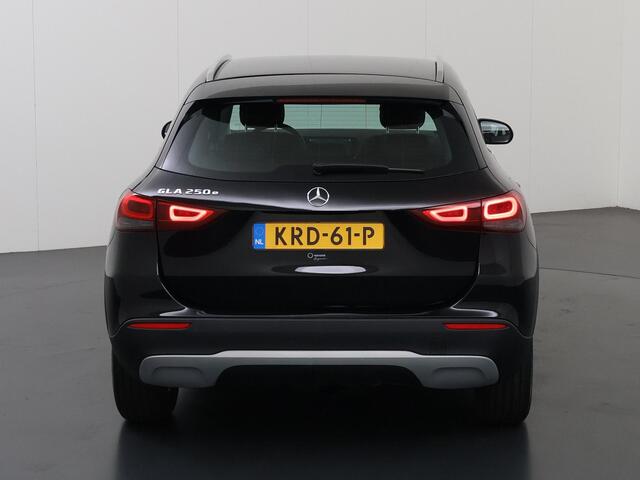 Mercedes-Benz GLA-KLASSE 250 e AMG Line | Trekhaak | Widescreen | Stoelverwarming | Apple Carplay |