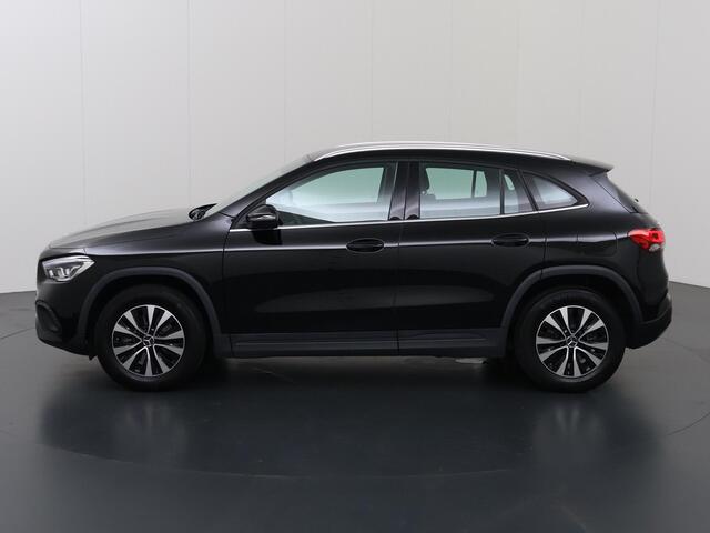 Mercedes-Benz GLA-KLASSE 250 e AMG Line | Trekhaak | Widescreen | Stoelverwarming | Apple Carplay |