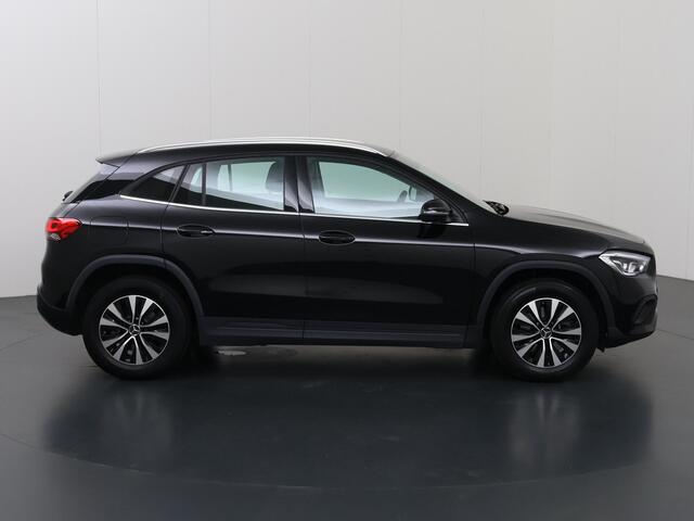Mercedes-Benz GLA-KLASSE 250 e AMG Line | Trekhaak | Widescreen | Stoelverwarming | Apple Carplay |