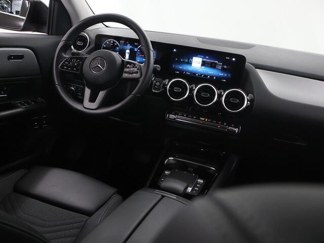 Mercedes-Benz GLA-KLASSE 250 e AMG Line | Trekhaak | Widescreen | Stoelverwarming | Apple Carplay |