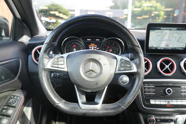 Mercedes-Benz GLA-KLASSE 200 Premium Plus AMG Panoramadak Carplay Leer/Alcantara Cruise Clima