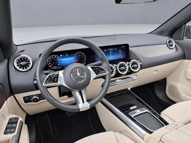 Mercedes-Benz GLA-KLASSE 180 Star Edition Luxury Line | Panoramadak | Trekhaak Wegklapbaar | Memory Pakket | Achteruitrijcamera | Sfeerverlichting | Stoelverwarming | Dodehoekassistentie | Multibeam LED | Keyless-GO | Elektrisch Bedienbare Achterklep