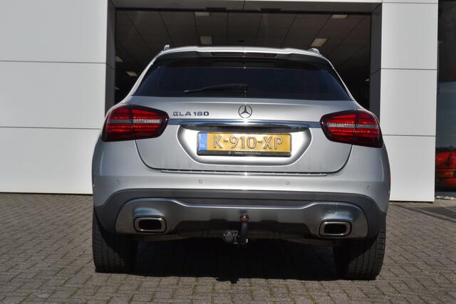Mercedes-Benz GLA-KLASSE 180 Automaat | Leer | Carplay | Stoelverw. | Navigatie | Achteruitrijcamera | Trekhaak |