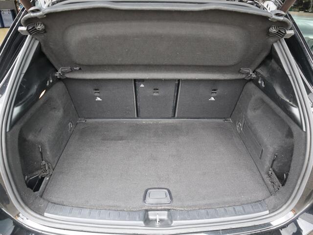Mercedes-Benz GLA-KLASSE 200 Business Solution AMG l Trekhaak l Stoelverwarming l Memory