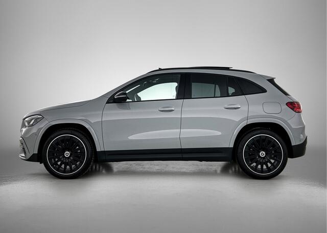Mercedes-Benz GLA-KLASSE 250 e 140 Year Edition | Plus pakket | Nightpakket | Trekhaak | Panoramaschuifdak | 20" multispaaks lichtmetalen velgen | Warmtewerend, donkergetint glas |