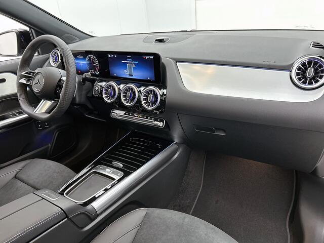 Mercedes-Benz GLA-KLASSE 250 e 140 Year Edition | Plus pakket | Nightpakket | Trekhaak | Panoramaschuifdak | 20" multispaaks lichtmetalen velgen | Warmtewerend, donkergetint glas |
