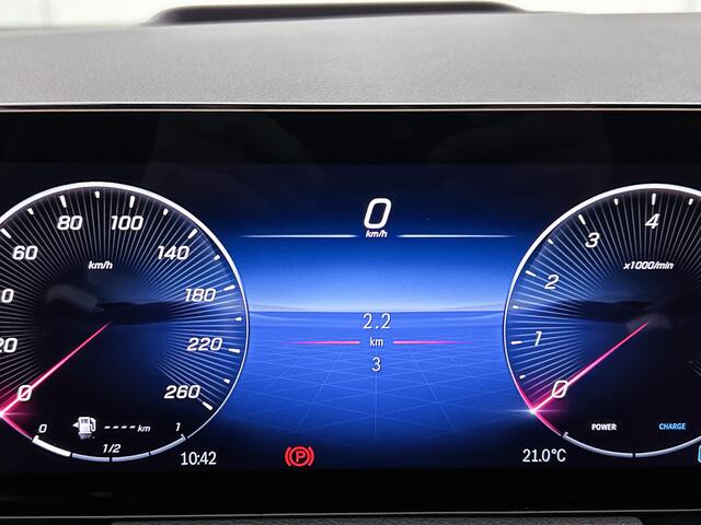 Mercedes-Benz GLA-KLASSE 180 Business Solution AMG | Premium Plus pakket | Nightpakket | Trekhaak | Panoramaschuifdak | GUARD 360 ° Plus | DISTRONIC | 360° camera | 19" vijf-dubbelspaaks AMG velgen |