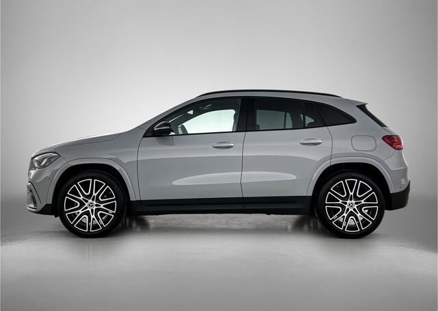 Mercedes-Benz GLA-KLASSE 250 e 140 Year Edition | Plus pakket | Noghtpakket | Trekhaak | Panoramaschuifdak | 20" tien-dubbelspaaks AMG velgen | Warmtewerend, donkergetint glas |