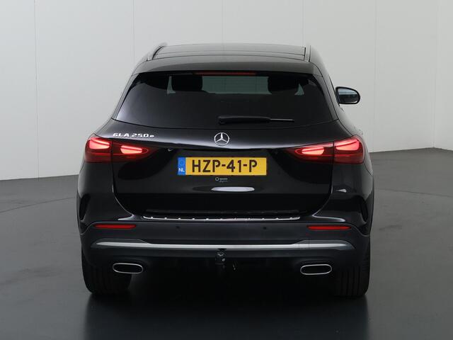Mercedes-Benz GLA-KLASSE 250 e Business Solution AMG | Panoramadak | 360 graden camera | Memory | Keyless | Head-up display | Sfeerverlichting |