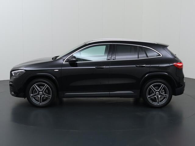 Mercedes-Benz GLA-KLASSE 250 e Business Solution AMG | Panoramadak | 360 graden camera | Memory | Keyless | Head-up display | Sfeerverlichting |
