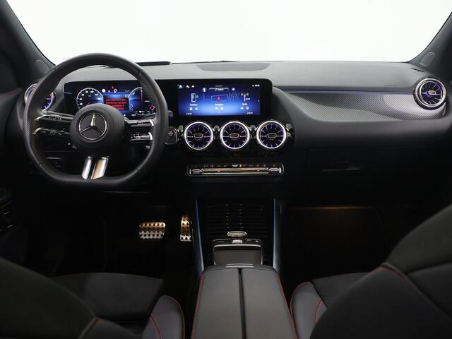 Mercedes-Benz GLA-KLASSE 250 e Business Solution AMG | Panoramadak | 360 graden camera | Memory | Keyless | Head-up display | Sfeerverlichting |