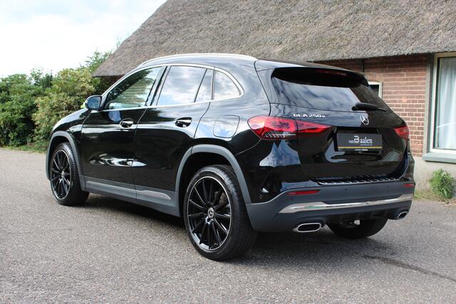 Mercedes-Benz GLA-KLASSE 250 e AMG Line PHEV SOh 98.3% PANO SFEER NAVI LED 58000KM!!!