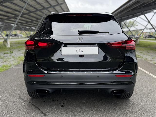 Mercedes-Benz GLA-KLASSE 250 e 140 Years Edition | AMG line | Night | Panoramadak | Head-up display | Trekhaak | 360 camera | Memory stoelen |