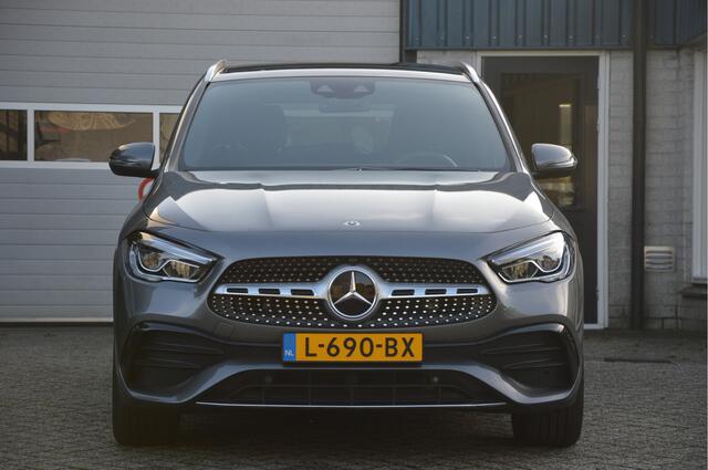 Mercedes-Benz GLA-KLASSE 200 AMG Line PANORAMADAK | DISTRONIC | SFEERVERLICHTING | TREKHAAK | CAMERA | DAB | LED | ENZ