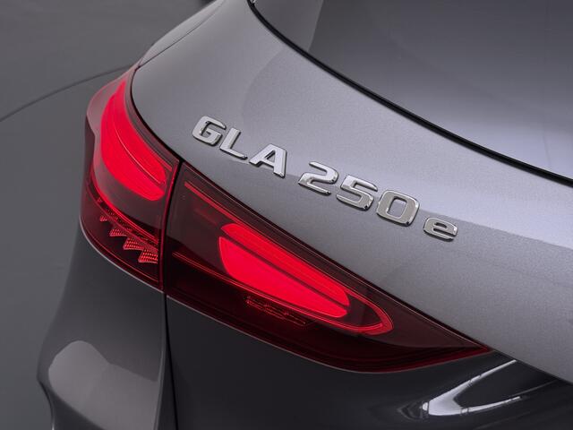 Mercedes-Benz GLA-KLASSE 250 e AMG line | Pano Trekhaak HUD Memory Multibeam Sound