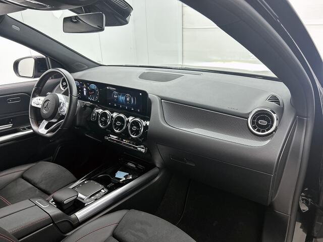 Mercedes-Benz GLA-KLASSE 200 AMG line | Trekhaak | Alarm scm 3 | Dodehoek assistent | Stoelverwarming | Achteruitrijcamera | Spiegel pakket Inclusief 24 maanden Mercedes-Benz Certified garantie voor Europa.