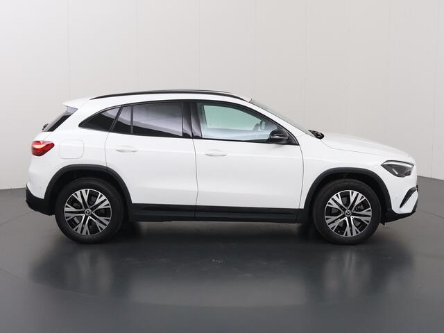 Mercedes-Benz GLA-KLASSE 250 e Luxury Line | SOH 96,7% | Night Pakket | Elek. Trekhaak | Stoelverwarming | Winter pakket | Elek. Achterklep |