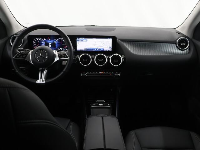 Mercedes-Benz GLA-KLASSE 250 e Luxury Line | SOH 96,7% | Night Pakket | Elek. Trekhaak | Stoelverwarming | Winter pakket | Elek. Achterklep |