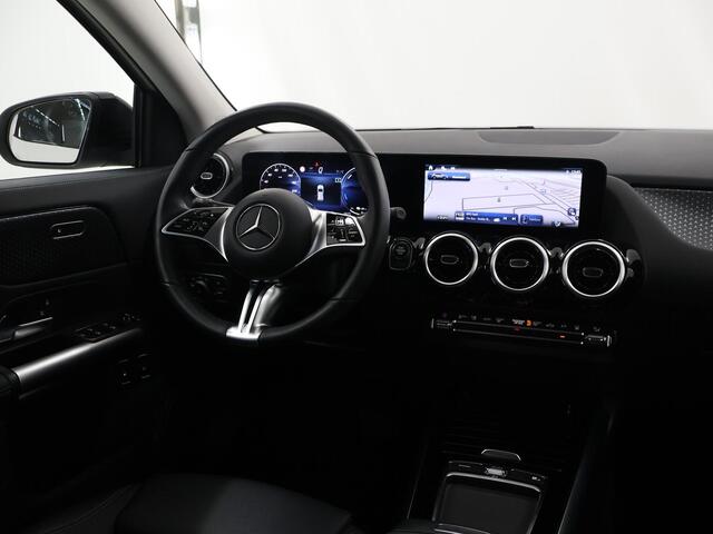 Mercedes-Benz GLA-KLASSE 250 e Luxury Line | SOH 96,7% | Night Pakket | Elek. Trekhaak | Stoelverwarming | Winter pakket | Elek. Achterklep |