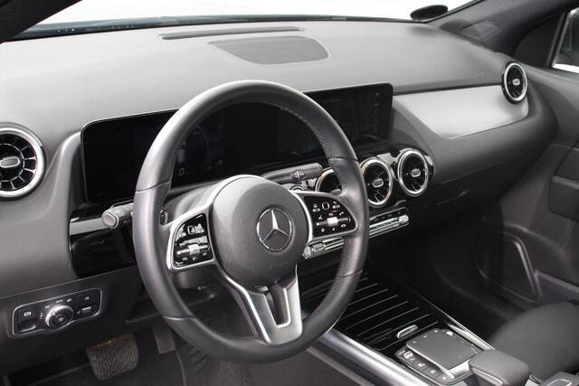 Mercedes-Benz GLA-KLASSE 200 Progressive Automaat Navigatie Climate control Cruise Control LED Elektrische Achterklep Lichtmetalen Velgen Camera