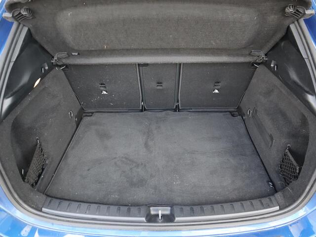 Mercedes-Benz GLA-KLASSE 250 e Star Edition AMG Line l Trekhaak l Keyless l Verwarmbare voorstoelen
